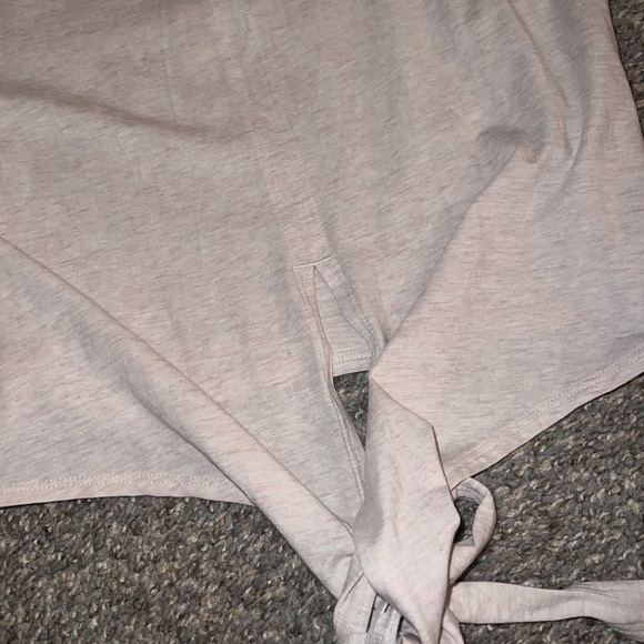 Lululemon time to restore tank. 4 - Picture 3 of 5